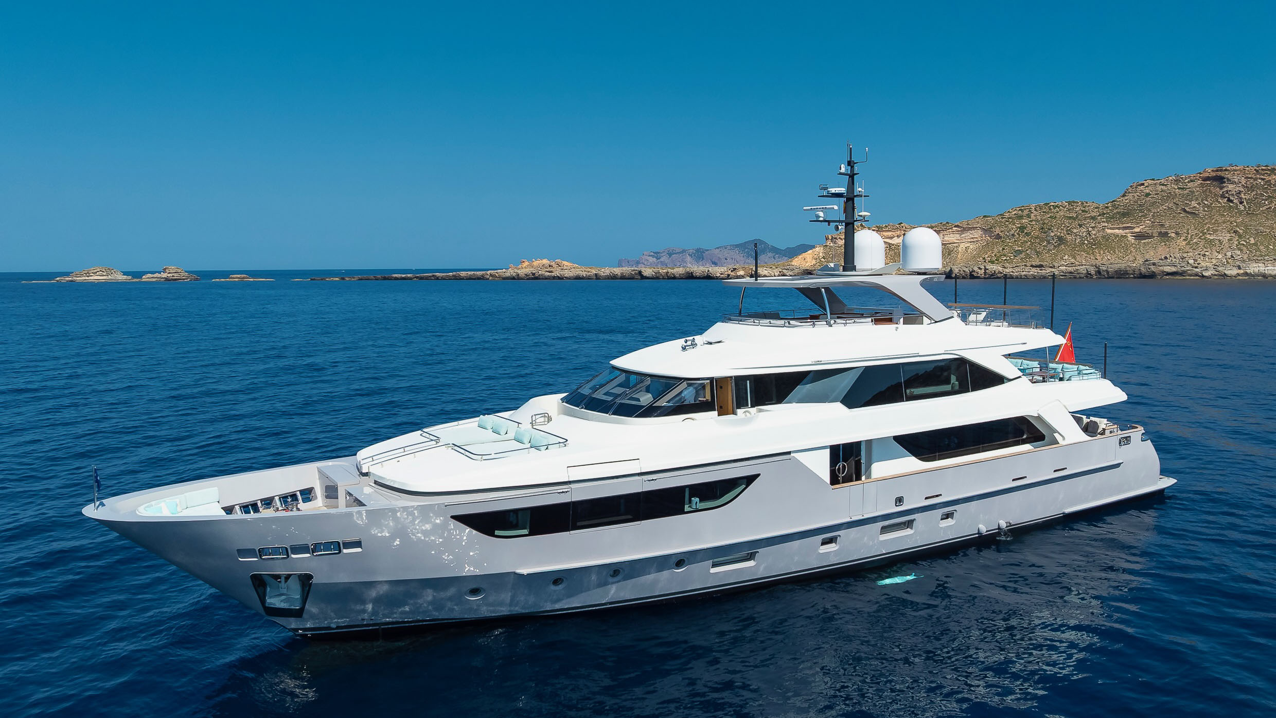 Marquet、YACHTS、海外版超希少レゾネ、新品額付 New Sanlorenzo 65Steel superyacht sold with 2028 delivery